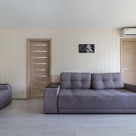 City Center 2-Bedroom Apartment Dnjepropetovsk Buitenkant foto