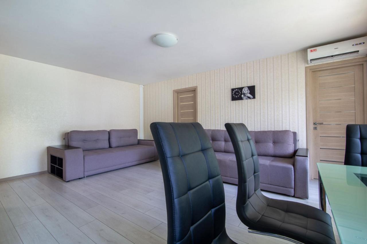 City Center 2-Bedroom Apartment Dnjepropetovsk Buitenkant foto