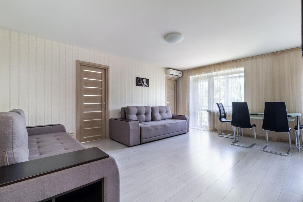City Center 2-Bedroom Apartment Dnjepropetovsk Buitenkant foto
